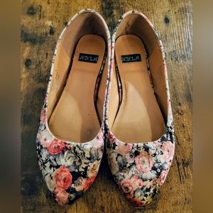 NYLA MODCLOTH floral velvet vintage flats